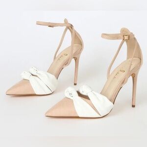 Like New Suede Lulus Bow Heels